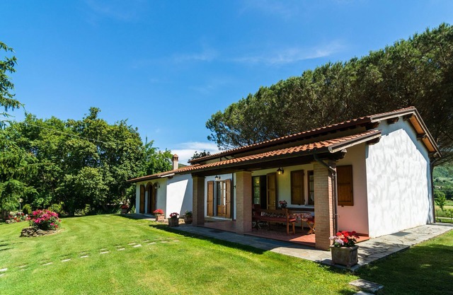 Farmhouse in Tuscany with Panoramic Pool