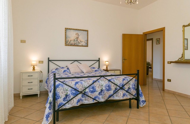 Farmhouse 'Agriturismo I Debbi - Il Pino' with Private Terrace, Wi-Fi and Air Conditioning