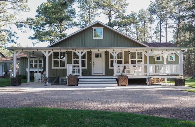 Farmhouse Cottage Near Monument And Air Force Academy