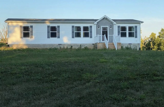 Farmhouse in Amesville Ohio 20 minutes from Athens.