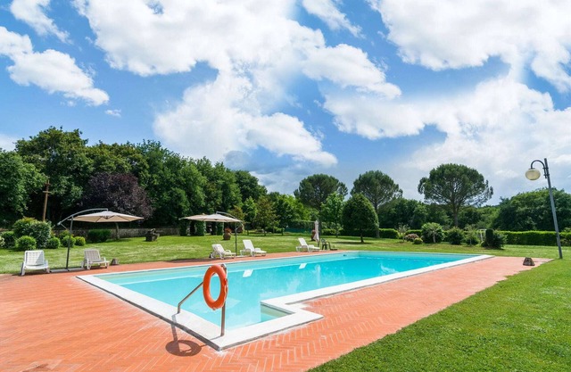 Farmhouse in Bucine with Pool and Tennis Court