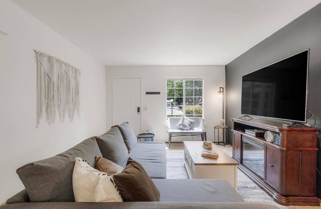 Farmhouse-Inspired Retreat/Pool + BBQ