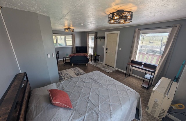 Farmhouse Studio just minutes from uptown.