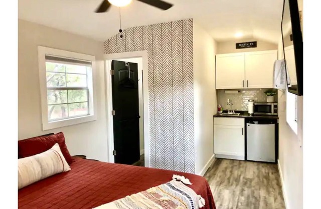 "Fawn" cabin in 2 acre boutique resort with pool!