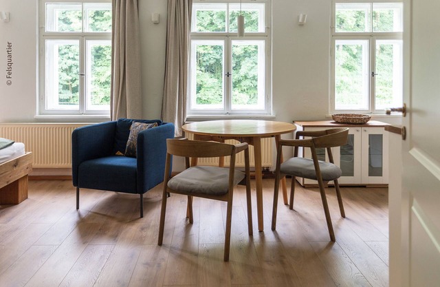 Felsquartier: Bright apartment with forest view