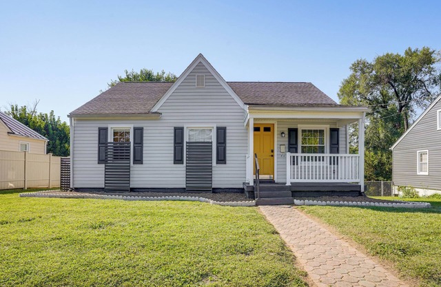 Fenced-In Yard: Home 7 Mi to Shenandoah Nat'l Park