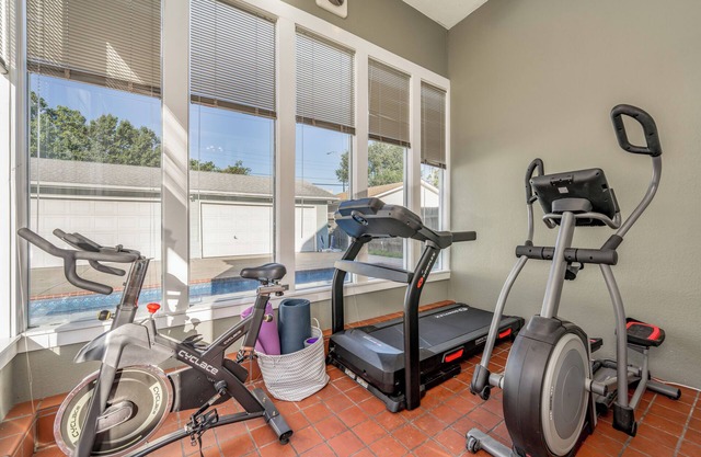 Fenced Patio W/POOL, Game Room, & Home Gym!