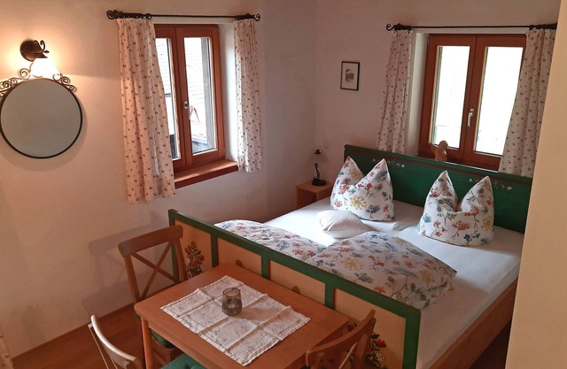 Ferienwohnung Juchhee 35 qm mit Schlafzimmer, Galerie-schlafzimmer und Balkon