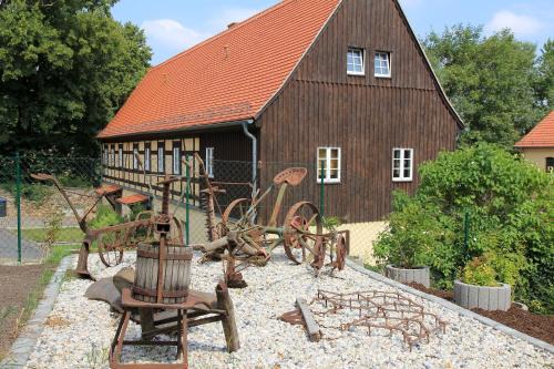Ferienwohnung Im Sanierten Fachwerkhof Mit Terrasse Und Pool Nah An Dresden