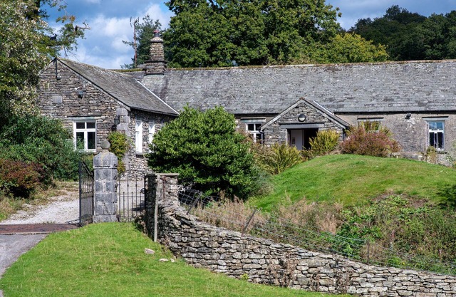 FIELD HEAD HOUSE, pet friendly, with pool in Hawkshead