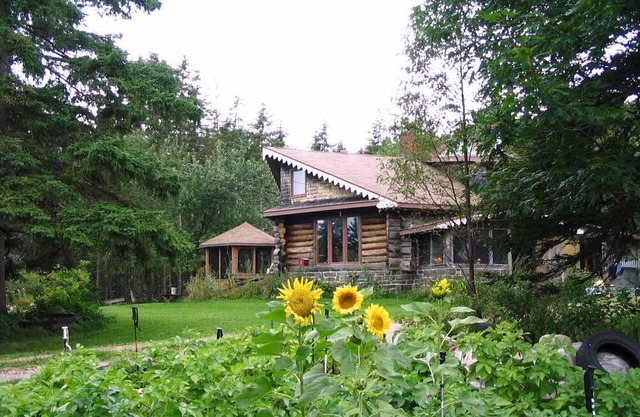 FieldStone Garden - Private & Peaceful