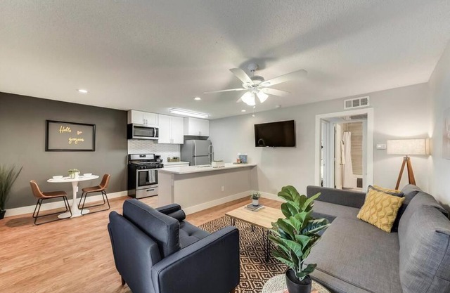 FIFA Ready Hello Gorgeous Flat near Downtown!