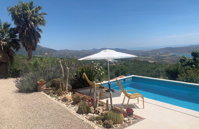 Finca with panoramic views, detached, private pool and garden, renovated