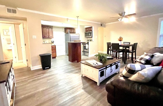 Fins Up in Oxford❤️❤️❤️ 3 bed/2 bath condo