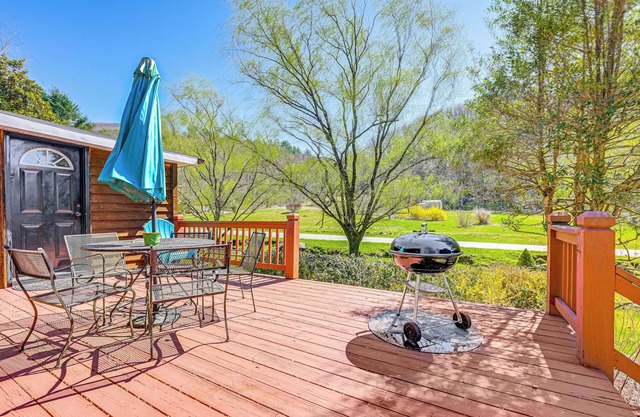 Fire Pit & Decks: Creekside Cabin in Robbinsville