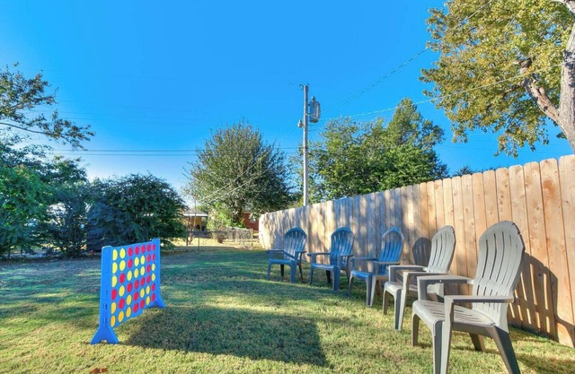 Fire Pit ~ Fenced Yard ~ Near Trails & Hospitals ~ Close to I44 & NW Expwy for Easy Access to OKC's Best!