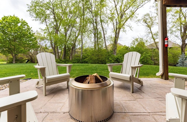 Fire pit, Outdoor Eating & Grill, Coffee Bar, King Bed, Home Gym, Sauna