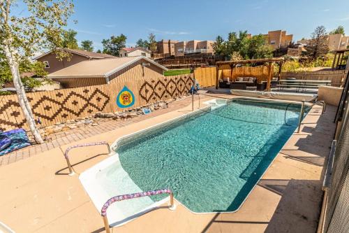 Fire TV, Movie Theater, WiFi, Games, Full Kitchen, Pool table