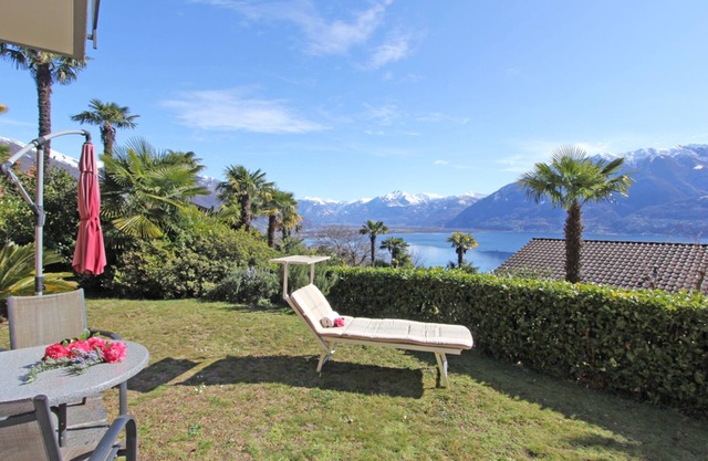 First floor apartment with private garden in small residence above Locarno.