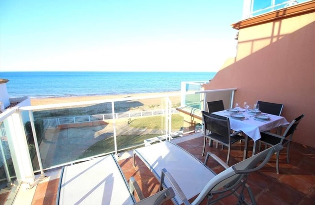 FIRST LINE BEACH APARTMENT WITH SEA VIEWS. WIFI.