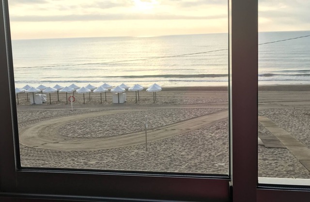 FIRST LINE BEACH Incredible sunsets! SEPT OFFER 25%