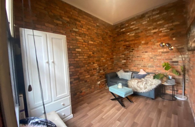 *Fitzroy cottage- 3/4brms- 2baths. 2km city*