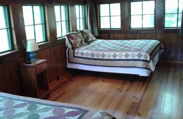 FIVE POINTS~LAKE HAMILTON: Cabin#B ~ 1BR w/2 Queen Beds, Futon in LR, Full Kitchen, Breakfast "Fixins" Provided, Handicap Accessible w/Wheelchair Ramp