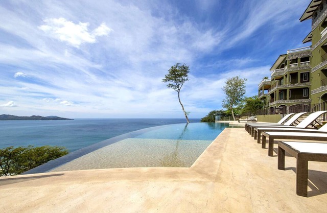 Flamingo Bliss: Ocean-View Condo in Luxury Complex - 360 Splendor 204