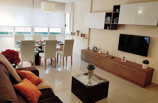 FLAT IN FULL CENTER, 4 MIN ON FOOT FROM THE BEACH