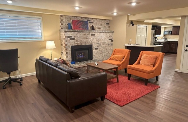 Flat in Heart of Ballard - Walk to Beach, Restaurants and Shops!
