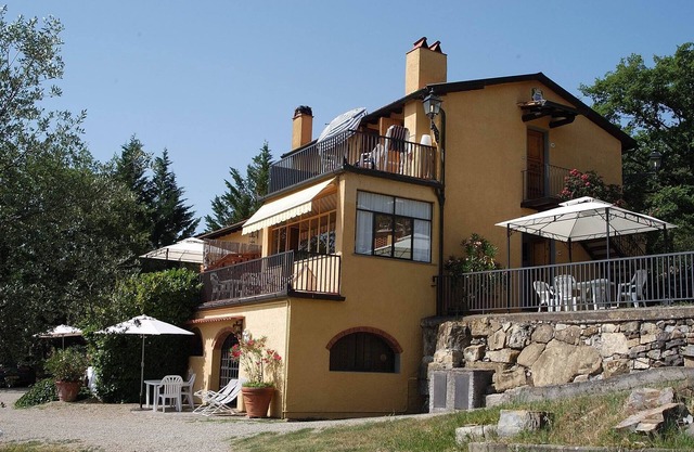 Flat in San Donato, A/C, Tennis court,pool,barbecue,village walk distance,D2