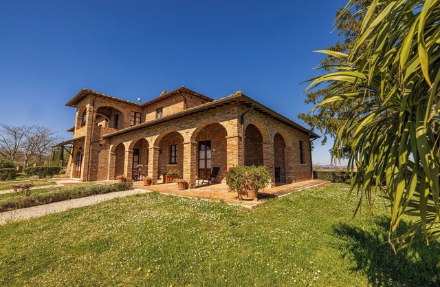Flat,one floor,private terrace,A/C,wine estate with pool,Spa,children friendly