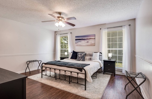 Fleming Island |Dogs Ok |Fenced Yard |Family Friendly |Nearby Park |10 Mins to Doctor's Lake Marina
