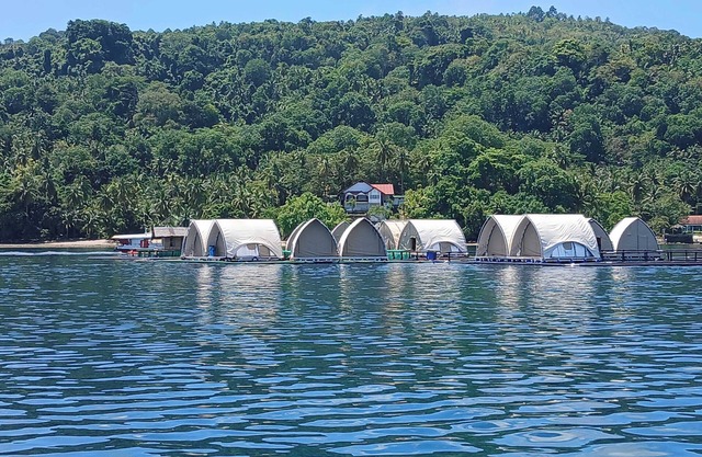 Floating Home in Reef Resort Unit 14