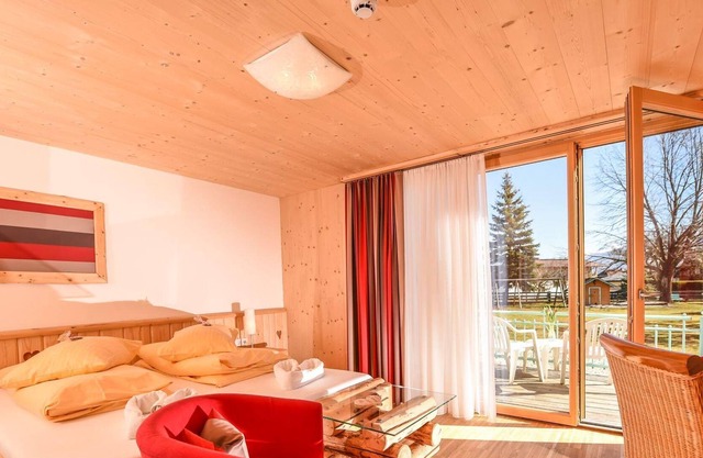 "Flower Meadow" with balcony/terr. (4-6 n.), 3/4 pen. - Hartweger's