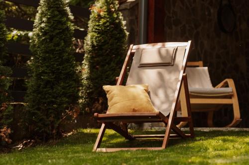 Forest Villa Private Apartment with Balcony & Parking - Hublou Home 3