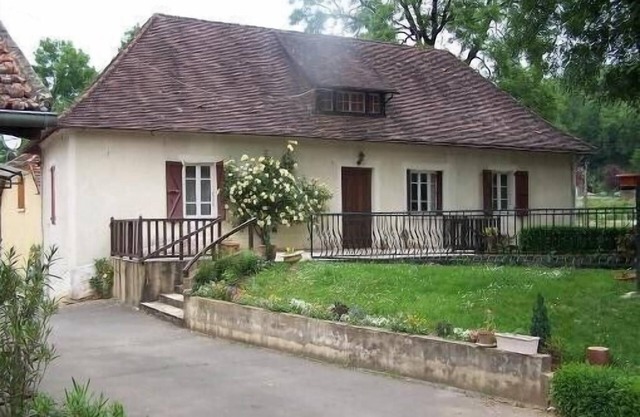 Former mill cottage or available in guest rooms in Lamothe Fenelon