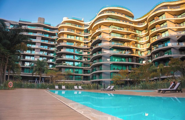 Forum | Bayview | Heated Pool Gym Sauna | Parking