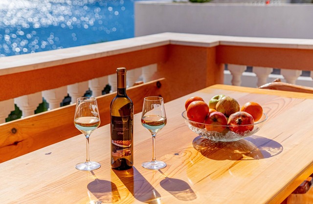 Four-bedroom apartment with terrace and sea view Brna, Korčula (A-10057-a)