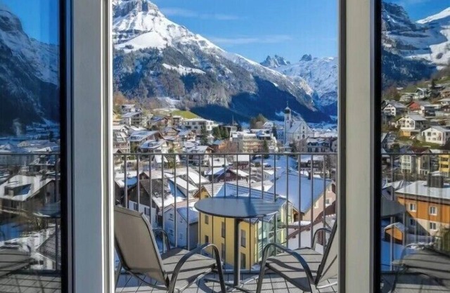 Four Bedroom Superior Apartment With Mountain View and Terrace