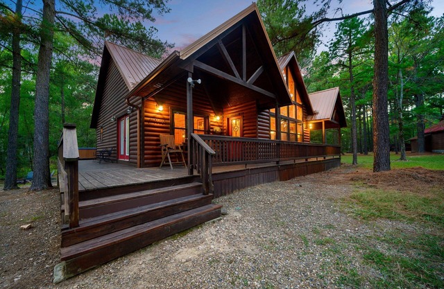 Four Pines Cabin 3BR + game room
