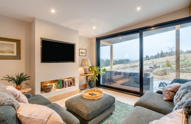 Fox Cottage - Two Bedroom House, Sleeps 4