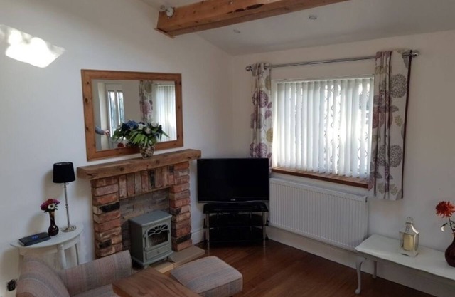 Foxlea Cottage. Charming Contemporary Cottage in Saughall – Minutes from Chester