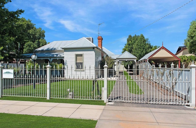 Francis Retreat - Echuca Holiday Homes