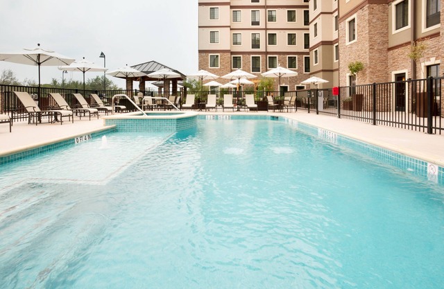 Free Breakfast + Outdoor Pool + Hot Tub