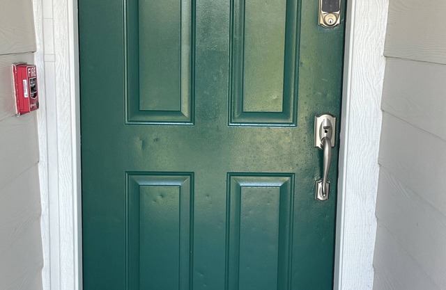 Free GOLF. 2bdrm, 2 bath condo, Walk to Pool, tennis, pickle ball, & restaurant