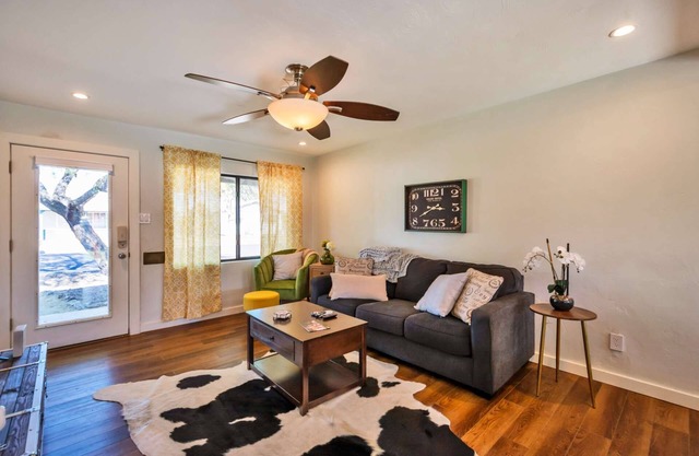 FREE GOLF! Dog Friendly, Near Old Town Scottsdale's Shopping+Dining, Great for Business or Pleasure!