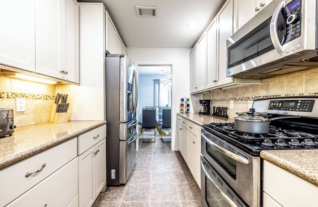 FREE NIGHT! Sleeps 20, Private Pool, Hot Tub
