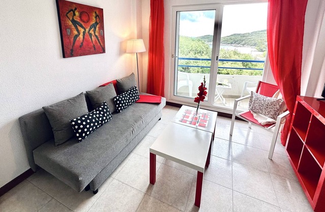 Frente a la playa , vistas al mar y piscina- La Arena 4608