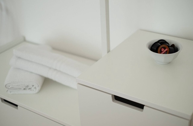 Freshly refurbished room with all comfort - perfect location!